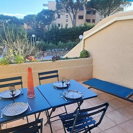Les Virgiles Ste-maxime, Appt Climatisé Pour 4 Pers Avec Vue Sur La Piscine, Parking Apartamento