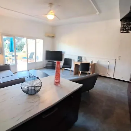 Apartamento Les Virgiles Ste-maxime, Appt Climatisé Pour 4 Pers Avec Vue Sur La Piscine, Parking *
